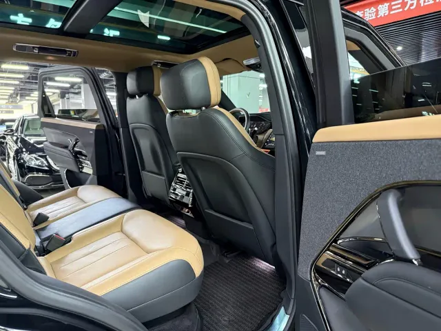 Land Rover Range Rover Sport — Фото автомобиля 15
