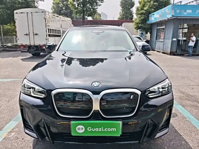 BMW iX3 — Фото автомобиля 2