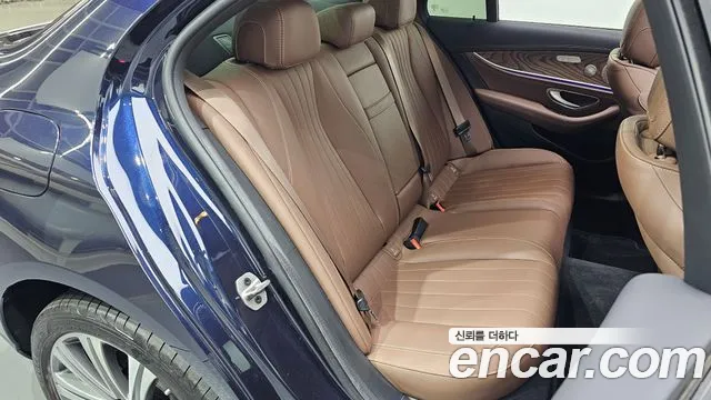 Mercedes-Benz E-Class — Фото автомобиля 9