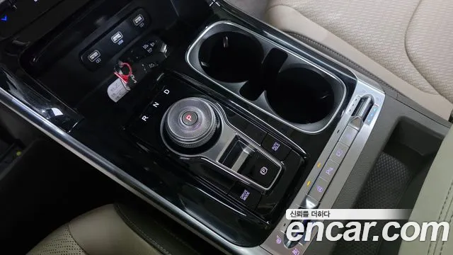 Kia Carnival Generation 4 — Фото автомобиля 9