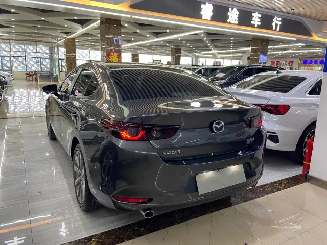 Mazda Axela — Фото автомобиля 4