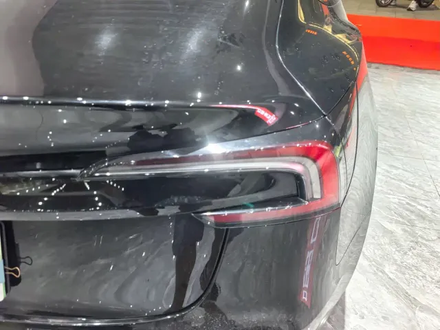 Tesla Model 3 — Фото автомобиля 14