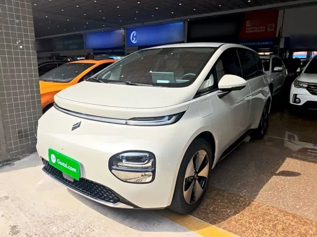 Фотография автомобиля — Baojun Cloud