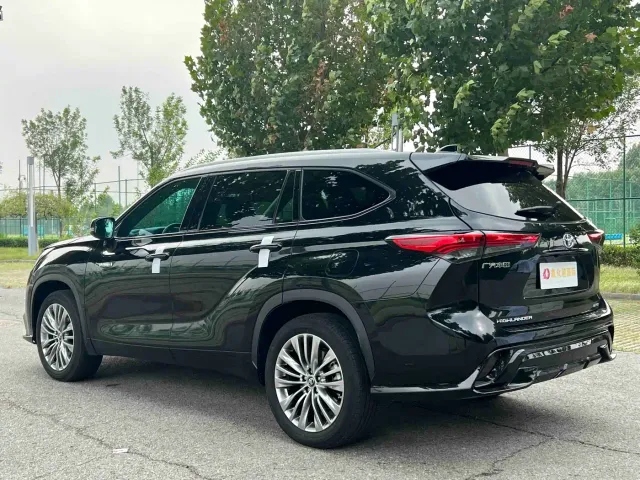 Toyota Highlander — Фото автомобиля 4