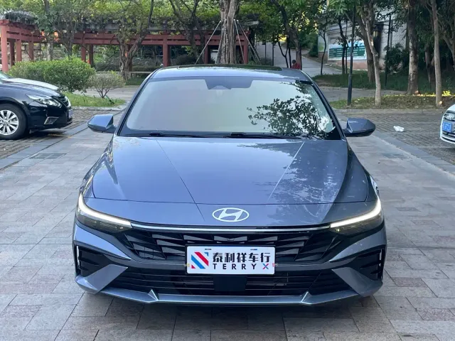 Hyundai Elantra — Фото автомобиля 5