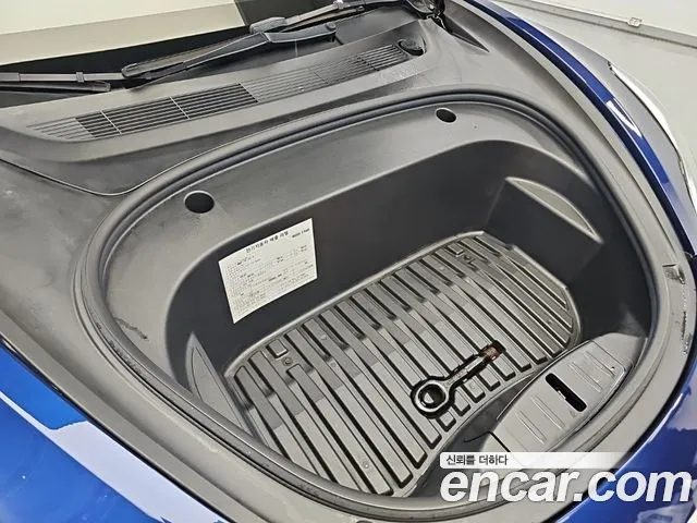 Tesla Model 3 — Фото автомобиля 5