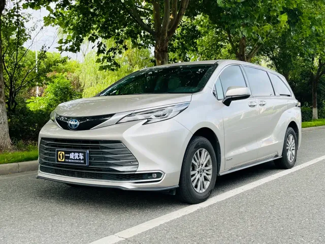 Фотография автомобиля — Toyota Sienna