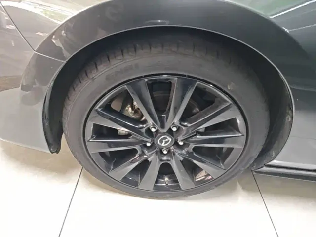 Mazda Axela — Фото автомобиля 22