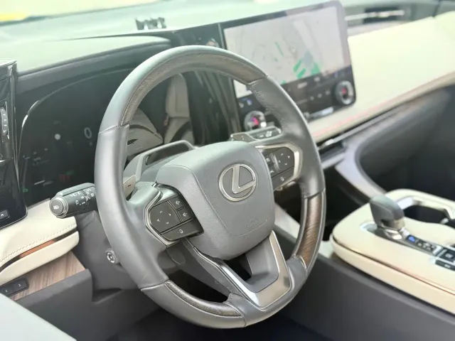 Lexus LM — Фото автомобиля 14