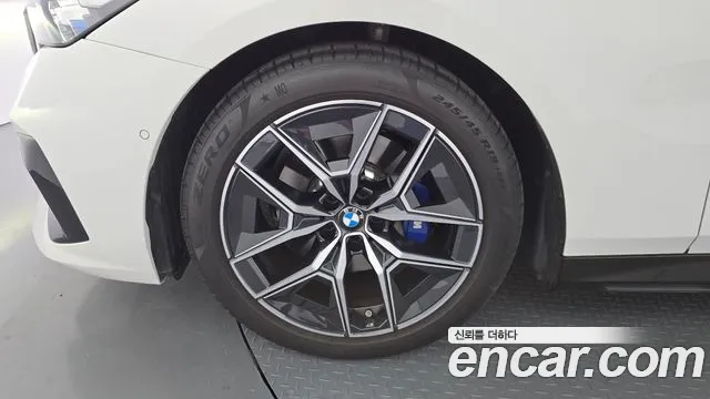 BMW 5 Series G60 — Фото автомобиля 5