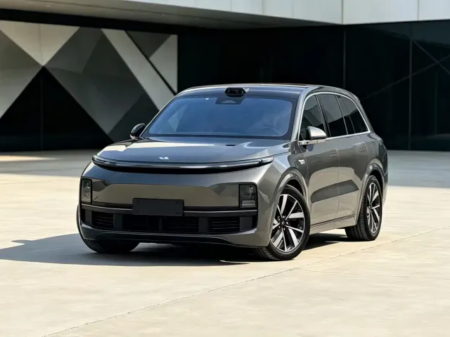 Li Auto L8 — Фото автомобиля 4
