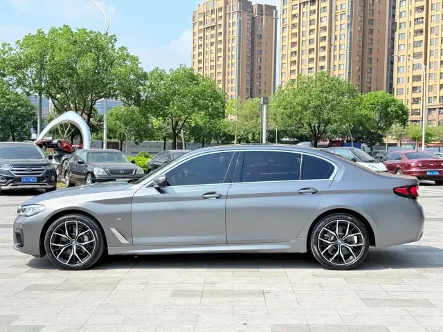 BMW 5 Series — Фото автомобиля 4