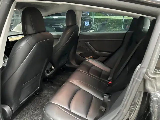 Tesla Model 3 — Фото автомобиля 6