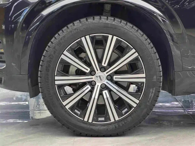 Volvo XC90 — Фото автомобиля 4
