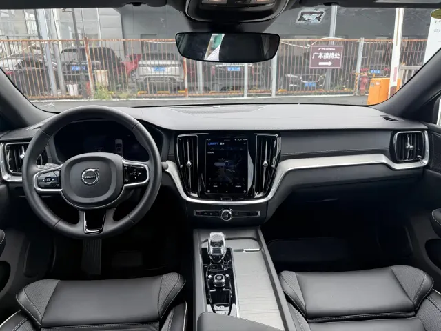 Volvo S60 — Фото автомобиля 15