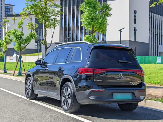 Mercedes-Benz EQB — Фото автомобиля 4