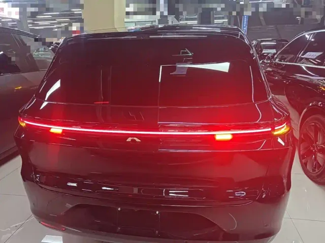 Li Auto L6 — Фото автомобиля 5