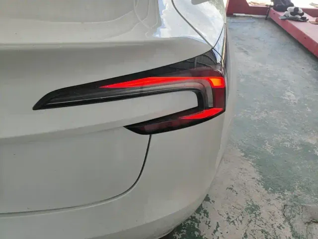 Tesla Model 3 — Фото автомобиля 7