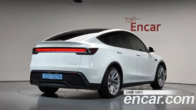 Tesla Model Y — Фото автомобиля 2