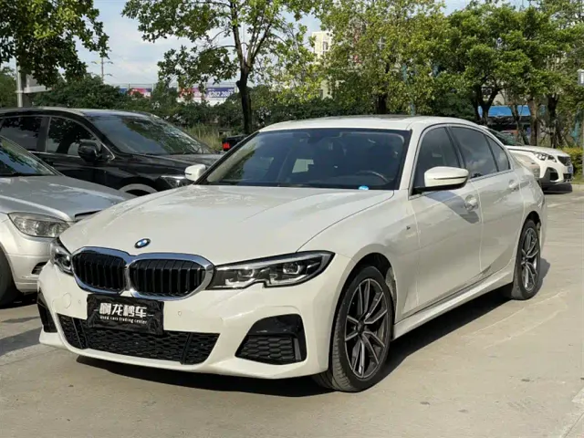 Фотография автомобиля — BMW 3 Series
