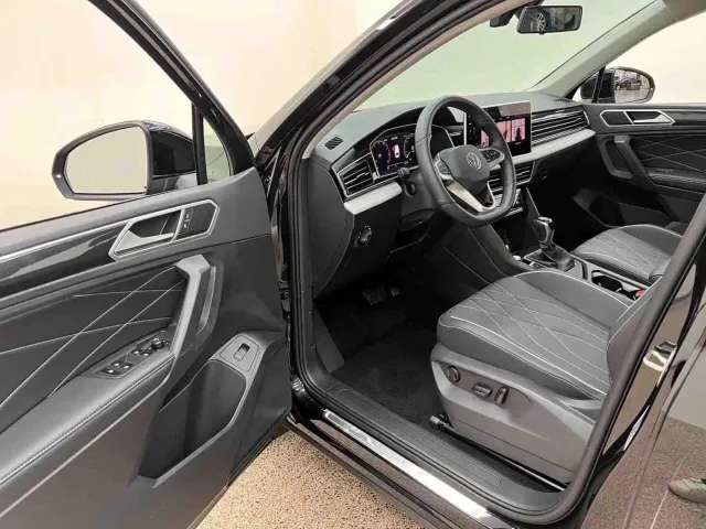 Volkswagen Tiguan L 2025 Model 300TSI Auto 2WD Dragon Edition — Фото автомобиля 9
