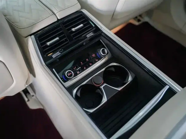 BMW 7 Series — Фото автомобиля 14