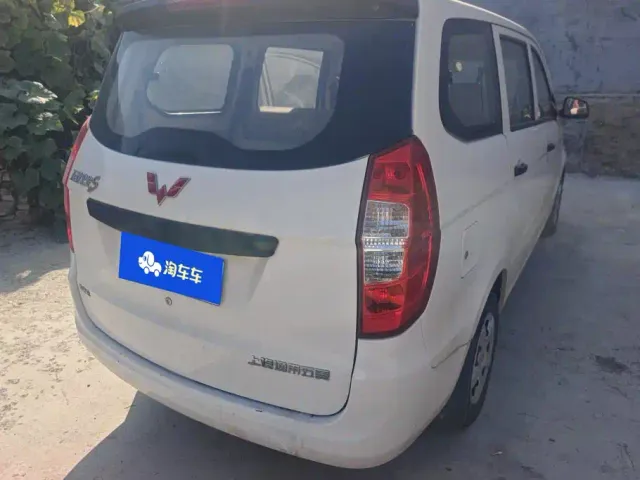 Wuling Hongguang — Фото автомобиля 3
