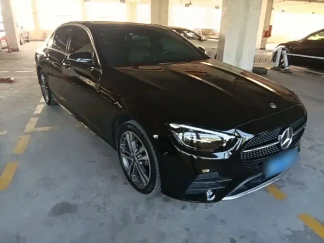 Mercedes-Benz E-Class — Фото автомобиля 3