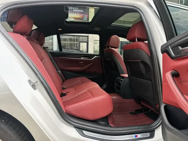 BMW 5 Series — Фото автомобиля 11