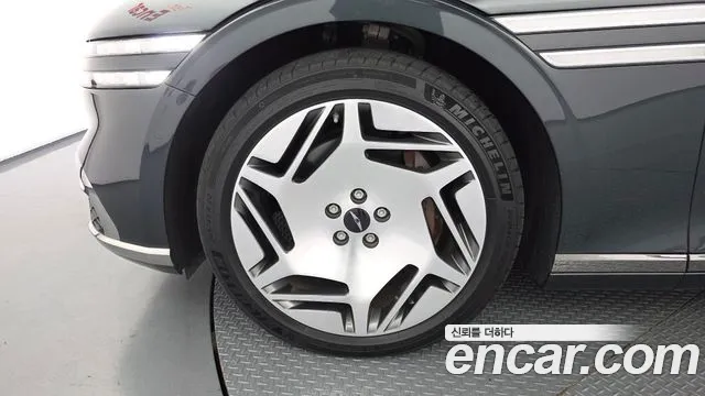 Genesis G90 Бензин 3.5 Turbo e-S/C AWD LWB — Фото автомобиля 4