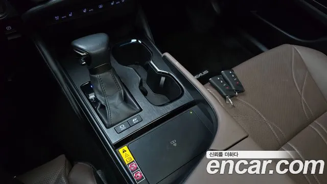 Lexus ES 7th Gen — Фото автомобиля 12