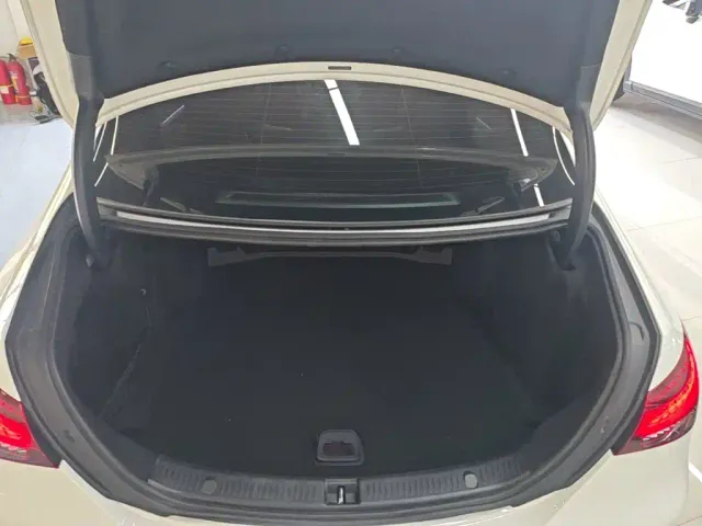 Mercedes-Benz E-Class — Фото автомобиля 18