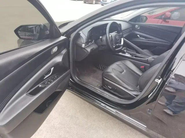 Hyundai Elantra — Фото автомобиля 15