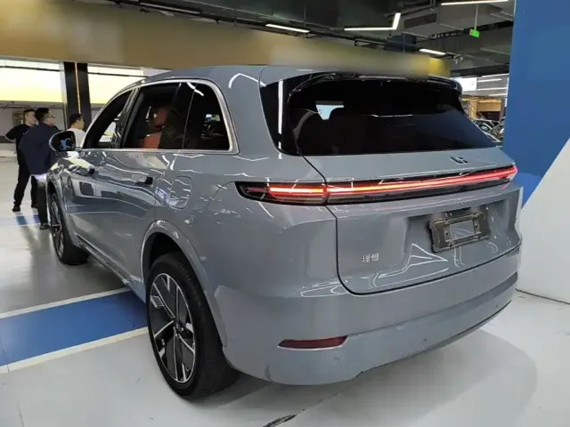 Li Auto L7 — Фото автомобиля 4