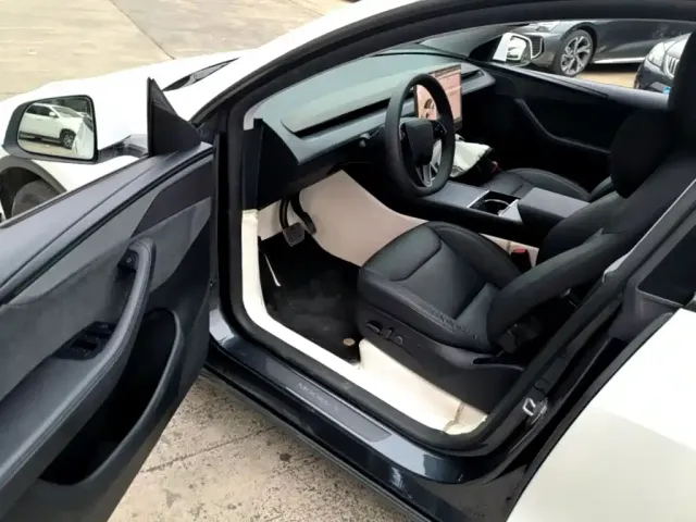 Tesla Model Y — Фото автомобиля 15
