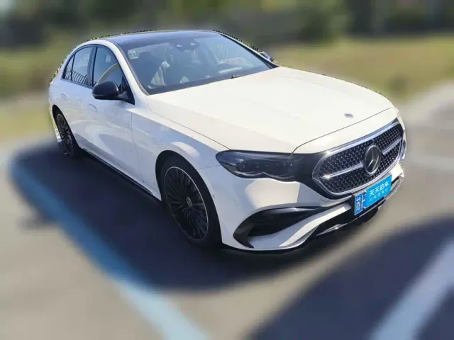 Mercedes-Benz E-Class — Фото автомобиля 3
