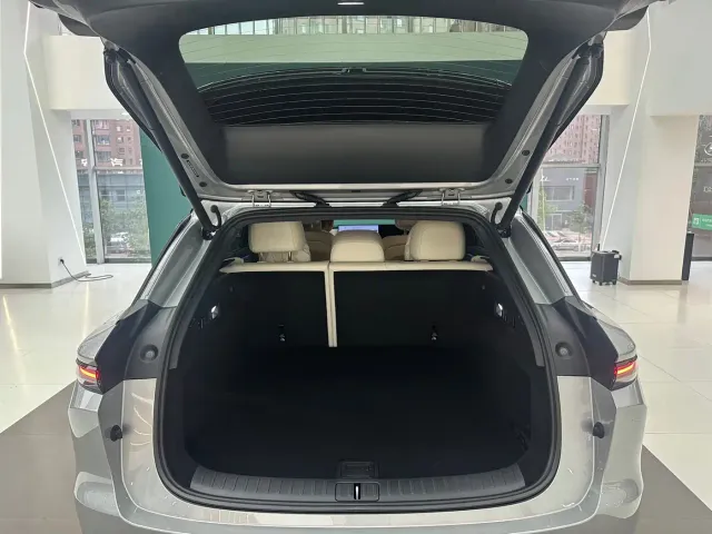 Li Auto i6 — Фото автомобиля 4