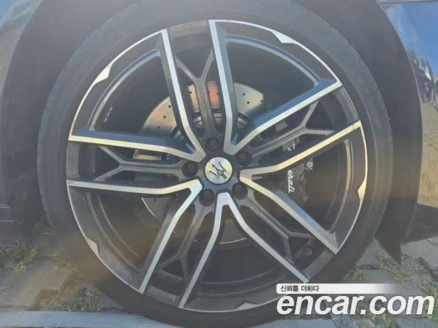 Maserati Quattroporte — Фото автомобиля 5