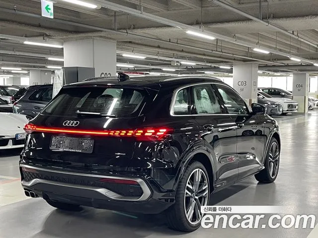 Audi Q5 40 TDI quattro S Line Black Edition — Фото автомобиля 7
