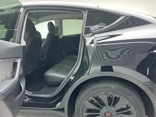 Tesla Model Y — Фото автомобиля 17