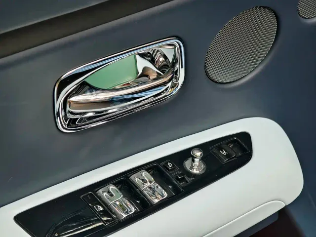 Rolls-Royce Ghost — Фото автомобиля 14