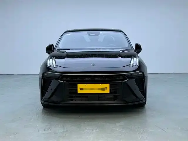Lynk & Co 03 — Фото автомобиля 2