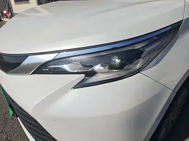 Toyota Sienna — Фото автомобиля 23