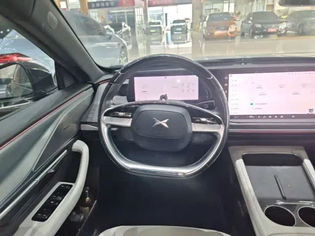 Xpeng P7 — Фото автомобиля 10