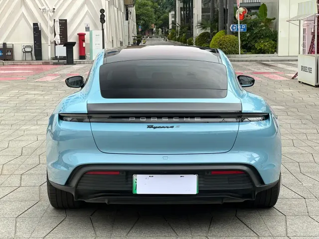 Porsche Taycan — Фото автомобиля 5