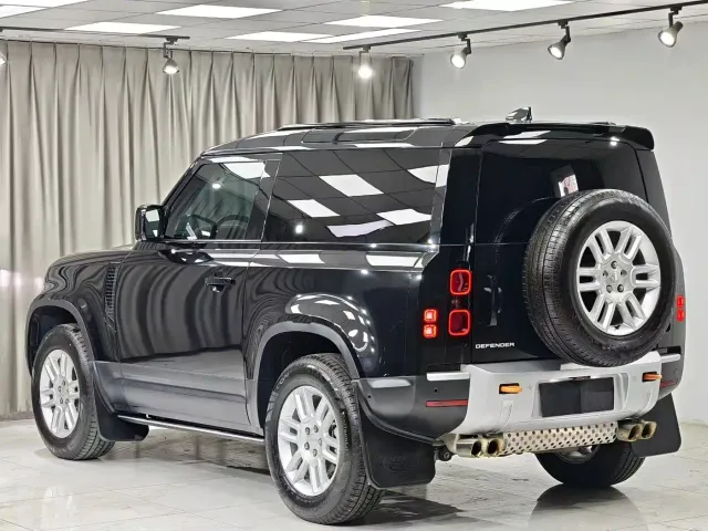 Land Rover Defender — Фото автомобиля 3