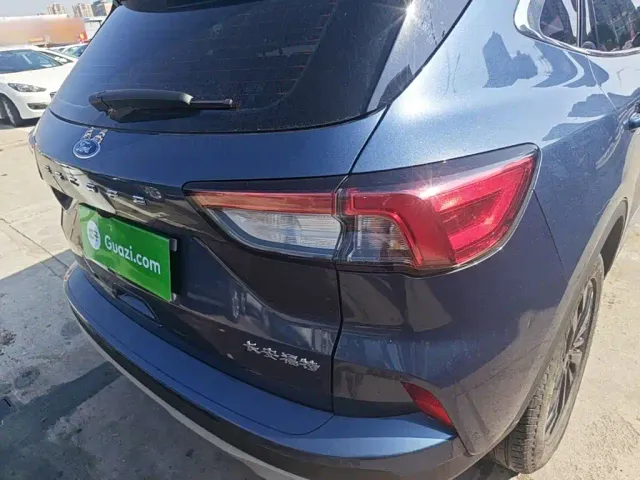 Ford Escape — Фото автомобиля 7