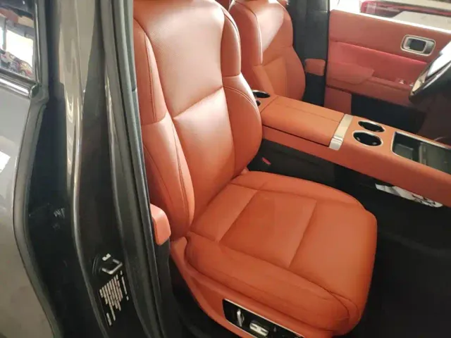 Li Auto L8 — Фото автомобиля 24