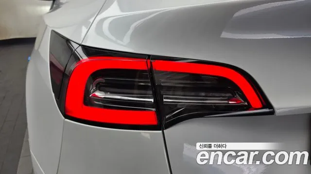 Tesla Model Y — Фото автомобиля 20