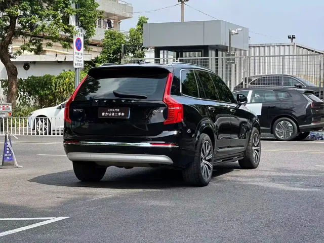 Volvo XC90 — Фото автомобиля 9